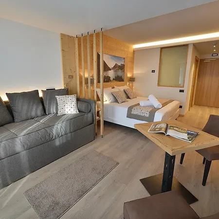 מלון Bucaneve 4*